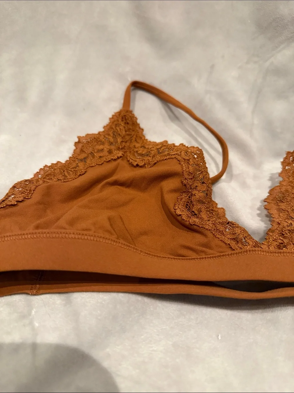 SKIMS
Fits Everybody Lace Trim Triangle Bralette In Bronze - Picture 3 of 6